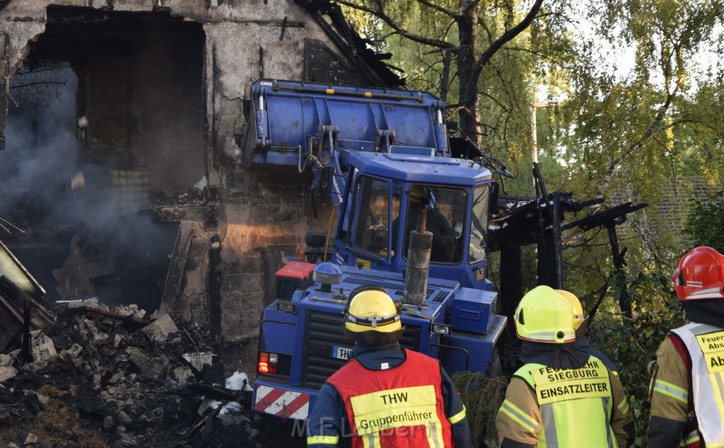 Grossfeuer Einfamilienhaus Siegburg Muehlengrabenstr P0940.JPG - Miklos Laubert